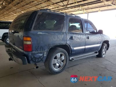 Trzecie zdjęcie samochodu z tyłu: 2002 GMC YUKON VIN:1GKEC13VX2J285804 - miniatura
