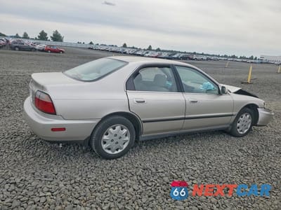 Trzecie zdjęcie samochodu z tyłu: 1996 HONDA ACCORD LX VIN:1HGCD563XTA112238 - miniatura