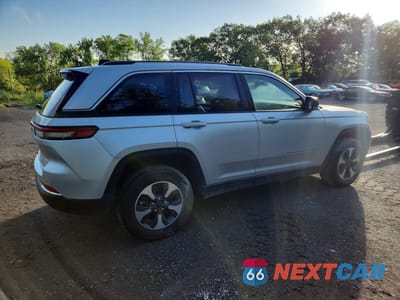 Trzecie zdjęcie samochodu z tyłu: 2023 JEEP GRAND CHEROKEE LIMITED 4XE VIN:1C4RJYB67PC623581 - miniatura