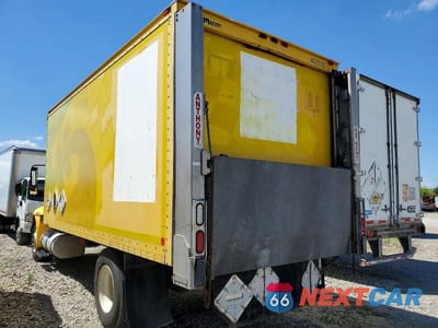 Trzecie zdjęcie samochodu z tyłu: 2006 INTERNATIONAL 4300 BOX TRUCK VIN:1HTMMAAN16H324867 - miniatura