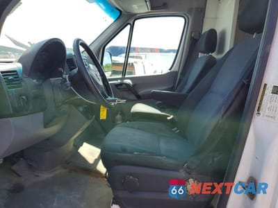 Zdjęcie 7 z 13 samochodu: 2012 MERCEDES-BENZ SPRINTER 2500 DELIVERY VAN VIN:WD3PE7CCXC5628048 - miniatura