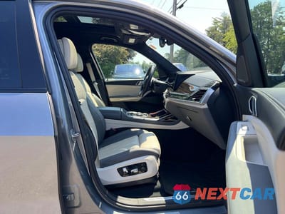 Piąte zdjęcie samochodu w środku: 2023 BMW X7 XDRIVE40I VIN:5UX23EM00P9P15677 - miniatura