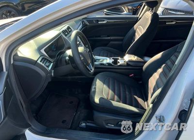 Piąte zdjęcie samochodu w środku: 2015 FORD FUSION SE VIN:3FA6P0H74FR261623 - miniatura