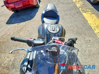 Piąte zdjęcie samochodu w środku: 2023 KAWASAKI EX650 R VIN:ML5EXER13PDAB1080 - miniatura