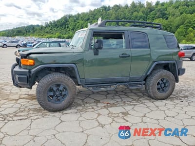 2011 TOYOTA FJ CRUISER BASE JTEBU4BF0BK111981 - główne zdjęcie licytacji z USA - miniatura