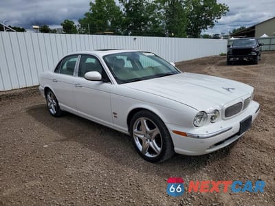 Czwarte zdjęcie samochodu z boku: 2006 JAGUAR XJR VIN:SAJWA73C96TH03632 - miniatura