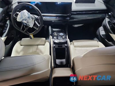 Zdjęcie 8 z 12 samochodu: 2026 BMW 550 XE VIN:WBA13FK00TCW71521 - miniatura