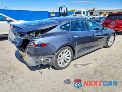 Trzecie zdjęcie samochodu z tyłu: 2019 TESLA MODEL S VIN:5YJSA1E4XKF331275 - miniatura
