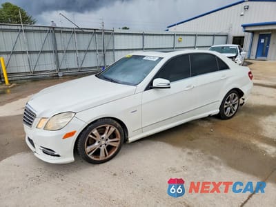 2012 MERCEDES-BENZ E 350 WDDHF5KB2CA555596 - główne zdjęcie licytacji z USA - miniatura