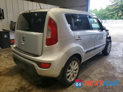 Trzecie zdjęcie samochodu z tyłu: 2013 KIA SOUL + VIN:KNDJT2A6XD7588478 - miniatura