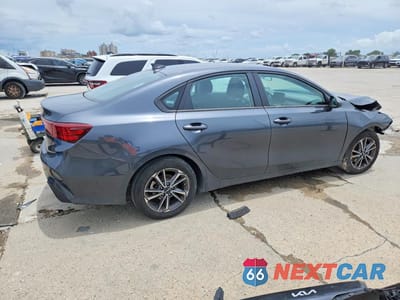 Trzecie zdjęcie samochodu z tyłu: 2022 KIA FORTE LXS VIN:3KPF24AD8NE427700 - miniatura