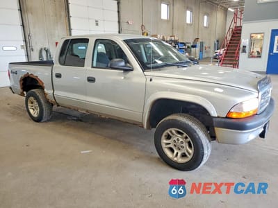 Czwarte zdjęcie samochodu z boku: 2004 DODGE DAKOTA QUAD SPORT VIN:1D7HG38N54S520064 - miniatura