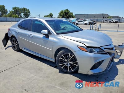 Czwarte zdjęcie samochodu z boku: 2018 TOYOTA CAMRY SE VIN:4T1B11HK0JU103619 - miniatura