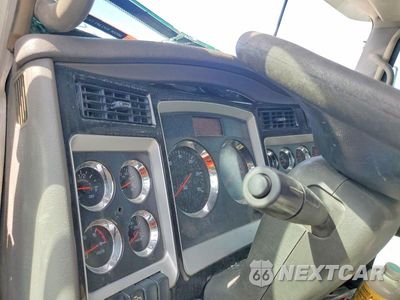Zdjęcie 8 z 10 samochodu: 2017 KENWORTH T800 SEMI TRUCK VIN:1XKDD40X5HR141166 - miniatura