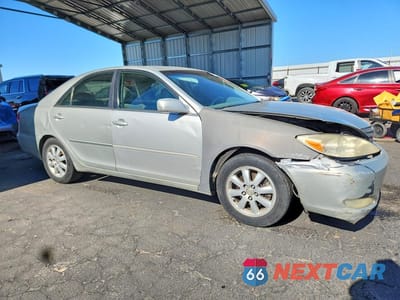 Czwarte zdjęcie samochodu z boku: 2003 TOYOTA CAMRY XLE V6 VIN:JTDBF30K630142223 - miniatura