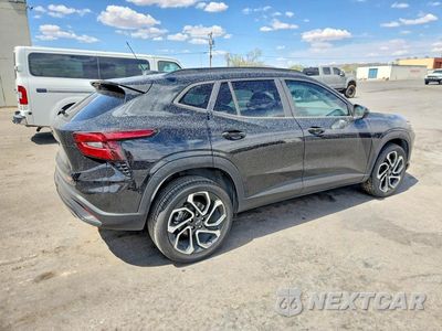 Trzecie zdjęcie samochodu z tyłu: 2024 CHEVROLET TRAX 2RS VIN:KL77LJE28RC059912 - miniatura
