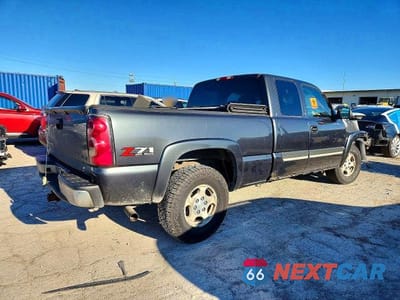 Trzecie zdjęcie samochodu z tyłu: 2004 CHEVROLET SILVERADO K1500 VIN:2GCEK19T841269439 - miniatura
