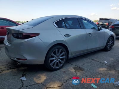 Trzecie zdjęcie samochodu z tyłu: 2022 MAZDA 3 PREFERRED VIN:JM1BPBCL6N1500221 - miniatura