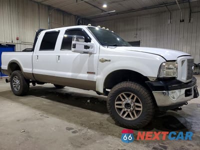 Czwarte zdjęcie samochodu z boku: 2005 FORD F350 SRW SUPER DUTY VIN:1FTWW31PX5EA26072 - miniatura