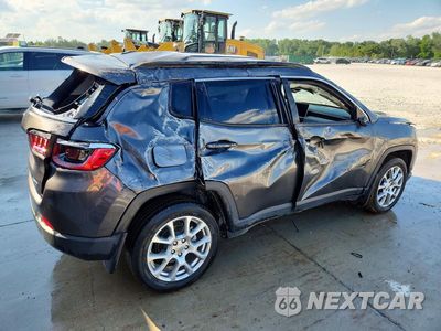 Trzecie zdjęcie samochodu z tyłu: 2022 JEEP COMPASS LATITUDE LUX VIN:3C4NJDFB0NT179962 - miniatura