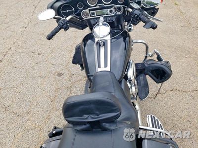 Zdjęcie 6 z 9 samochodu: 2010 HARLEY-DAVIDSON FLHTCU VIN:1HD1FC416AB660281 - miniatura
