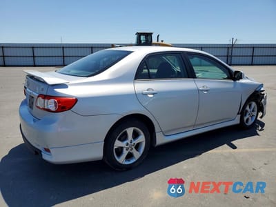 Trzecie zdjęcie samochodu z tyłu: 2013 TOYOTA COROLLA S VIN:2T1BU4EEXDC956302 - miniatura