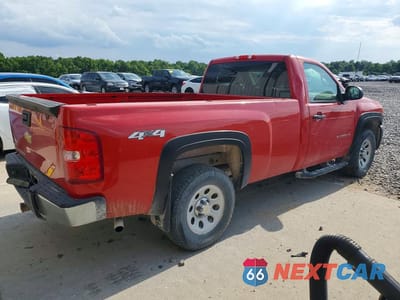 Trzecie zdjęcie samochodu z tyłu: 2011 CHEVROLET SILVERADO K1500 VIN:1GCNKPE04BZ358993 - miniatura