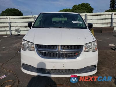 Piąte zdjęcie samochodu w środku: 2017 DODGE GRAND CARAVAN SE VIN:2C4RDGBG7HR776500 - miniatura