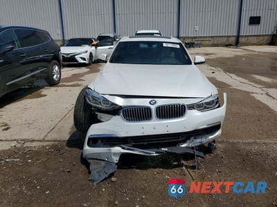 Piąte zdjęcie samochodu w środku: 2017 BMW 330 I VIN:WBA8B9G5XHNU51578 - miniatura
