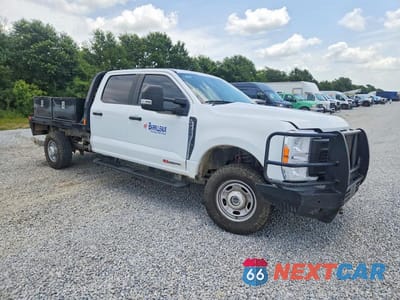 Czwarte zdjęcie samochodu z boku: 2023 FORD F250 SUPER DUTY VIN:1FT8W2BM4PEC58323 - miniatura