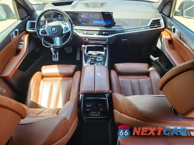 Zdjęcie 8 z 13 samochodu: 2024 BMW X7 XDRIVE40I VIN:5UX23EM0XR9S57309 - miniatura