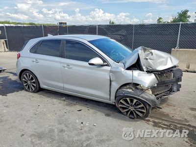 Czwarte zdjęcie samochodu z boku: 2018 HYUNDAI ELANTRA GT BASE VIN:KMHH35LE2JU067400 - miniatura