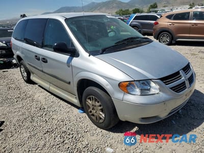 Czwarte zdjęcie samochodu z boku: 2005 DODGE GRAND CARAVAN SE VIN:1D4GP24R05B252876 - miniatura