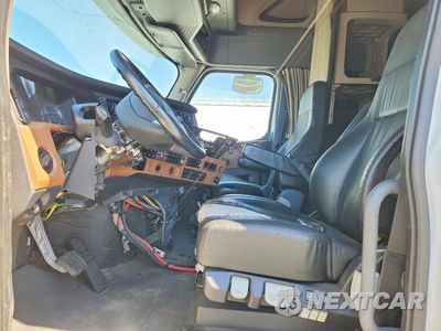 Piąte zdjęcie samochodu w środku: 2020 FREIGHTLINER CASCADIA 126 SEMI TRUCK VIN:3AKJHHDR3LSKW9193 - miniatura
