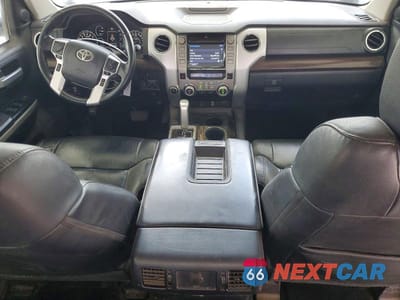 Zdjęcie 8 z 13 samochodu: 2018 TOYOTA TUNDRA CREWMAX LIMITED VIN:5TFHW5F19JX714894 - miniatura