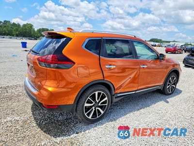Trzecie zdjęcie samochodu z tyłu: 2019 NISSAN ROGUE SL VIN:5N1AT2MT7KC816633 - miniatura