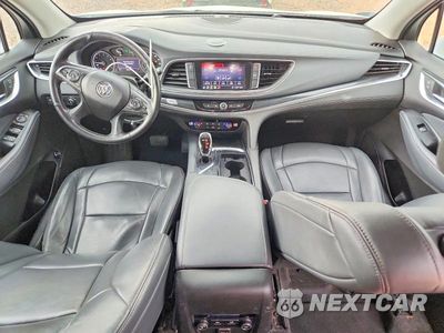 Zdjęcie 8 z 13 samochodu: 2021 BUICK ENCLAVE ESSENCE VIN:5GAERBKW6MJ120976 - miniatura