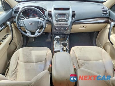 Zdjęcie 8 z 13 samochodu: 2014 KIA SORENTO VIN:5XYKTCA6XEG531079 - miniatura