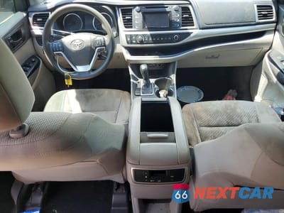 Zdjęcie 8 z 13 samochodu: 2019 TOYOTA HIGHLANDER LE VIN:5TDZZRFH2KS369604 - miniatura