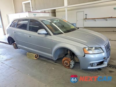Czwarte zdjęcie samochodu z boku: 2010 AUDI A3 PREMIUM VIN:WAUBEBFM8AA106625 - miniatura