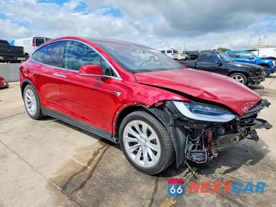 Czwarte zdjęcie samochodu z boku: 2020 TESLA MODEL X VIN:5YJXCBE29LF241461 - miniatura