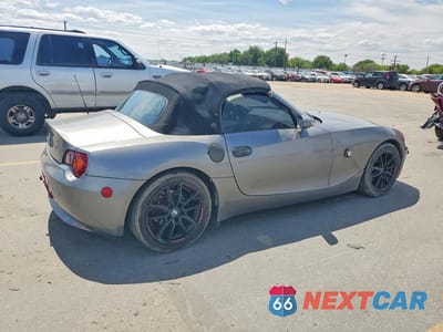Trzecie zdjęcie samochodu z tyłu: 2004 BMW Z4 2.5 VIN:4USBT33574LS52965 - miniatura