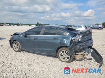 Drugie zdjęcie samochodu z przodu: 2017 CHEVROLET CRUZE LT VIN:1G1BE5SM7H7149184 - miniatura