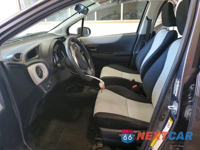 Zdjęcie 7 z 13 samochodu: 2013 TOYOTA YARIS VIN:JTDKTUD37DD551309 - miniatura