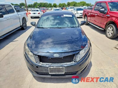 Piąte zdjęcie samochodu w środku: 2011 KIA OPTIMA LX VIN:KNAGM4A71B5129227 - miniatura