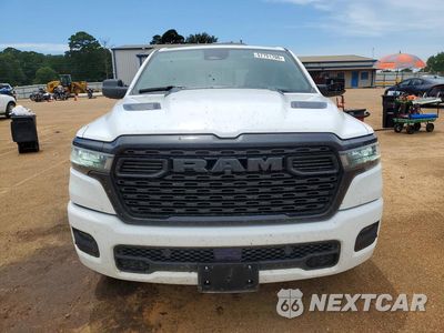Piąte zdjęcie samochodu w środku: 2026 RAM 1500 TRADESMAN VIN:3C6SRFGP6T4182929 - miniatura
