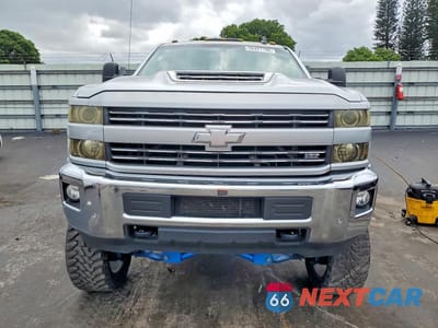 Piąte zdjęcie samochodu w środku: 2015 CHEVROLET SILVERADO K2500 HEAVY DUTY LTZ VIN:1GC1KWE83FF172786 - miniatura
