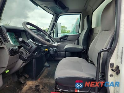 Zdjęcie 7 z 13 samochodu: 2019 INTERNATIONAL MV607 BOX TRUCK VIN:3HAEUMML5KL212951 - miniatura
