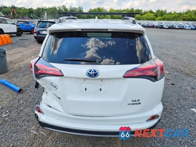 Zdjęcie 6 z 13 samochodu: 2017 TOYOTA RAV4 HYBRID XLE VIN:JTMRJREV9HD095420 - miniatura