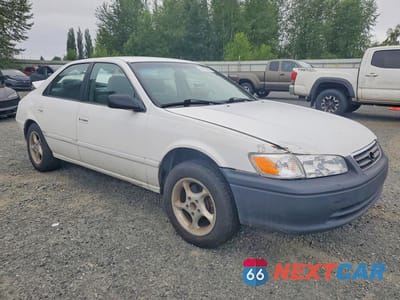Czwarte zdjęcie samochodu z boku: 2000 TOYOTA CAMRY LE VIN:JT2BG22K8Y0481831 - miniatura